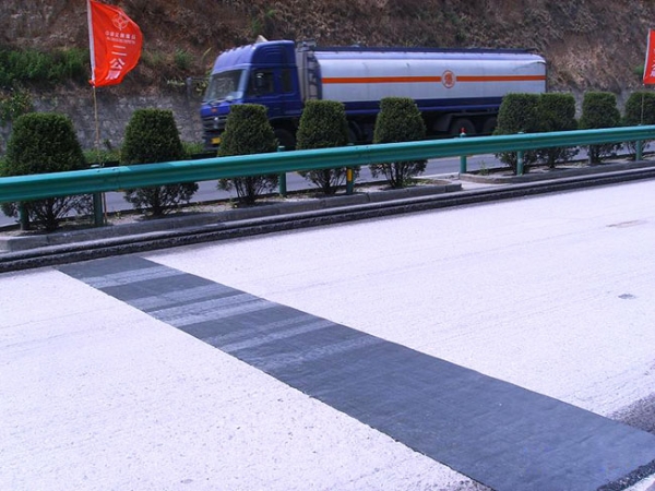 山东路面防裂贴产品介绍