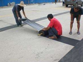 路面产生裂缝的主要原因