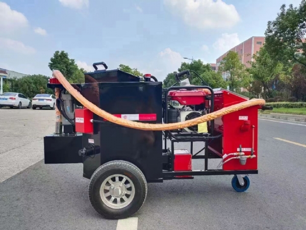 100升沥青灌缝机到货如何操作