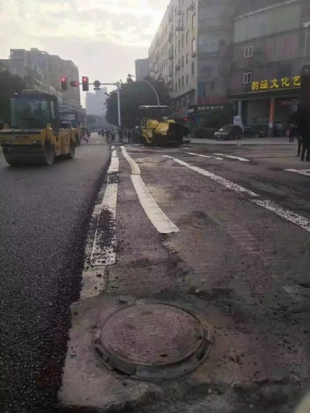 铺设自粘式抗裂贴环境状况